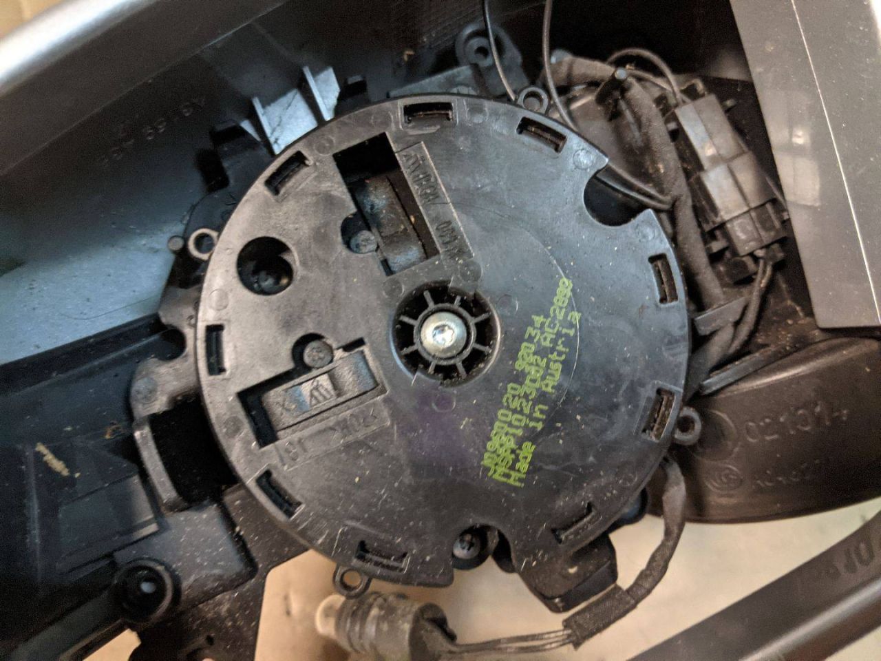 электромоторчик зеркала наружнего Mercedes-Benz E-Класс W212/S212/C207/A207 2010, 2.1 л., OM 651.924, дизель, АКПП, серебристый, седан, J0960020 - фото №1