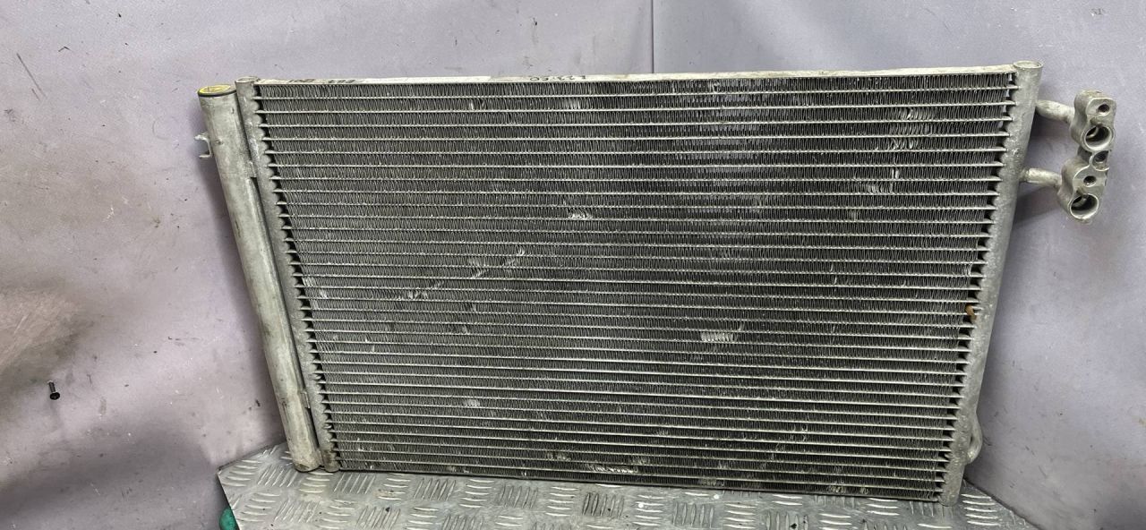 радиатор кондиционера BMW 1 серия E81/E82/E87/E88 2006, 2.0 л., бензин, 7524914, 4375669, 6930038 - фото №1