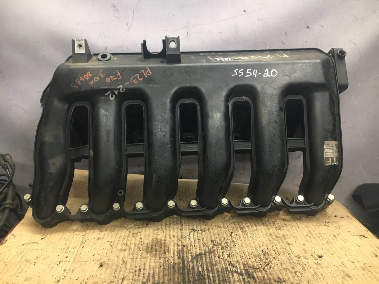 коллектор впускной BMW X5 E70 2009, 3.0 л., дизель, 7790700, 7790701 - фото №1