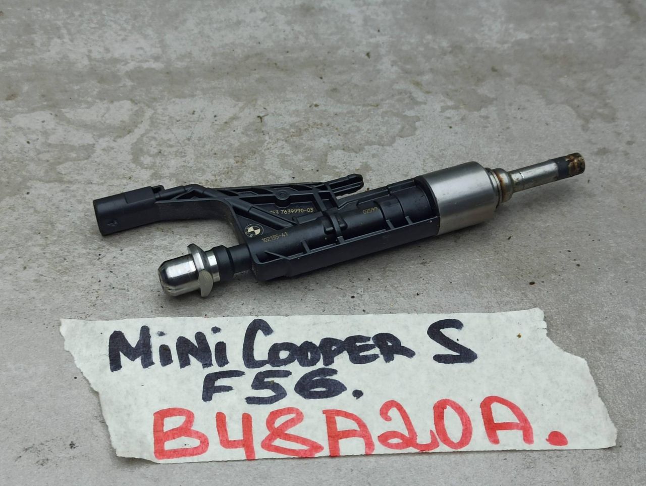 форсунка Mini Cooper S 3 поколение 2015, 2.0 л., B48 A20 A, 7639990 - фото №1