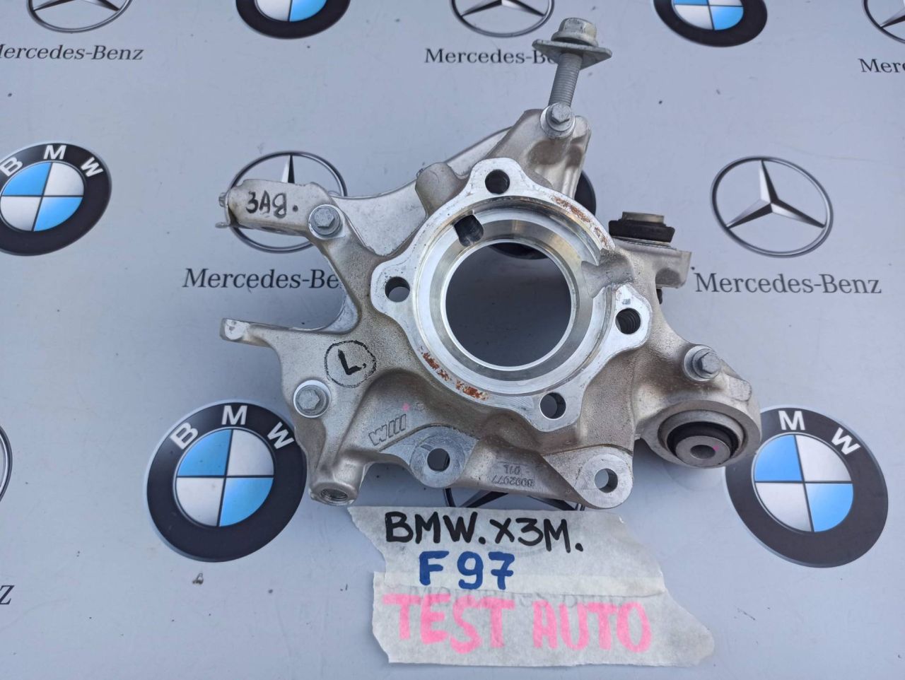 кулак задний левый BMW 2024, 3.0 л., бензин, 8092077 - фото №1