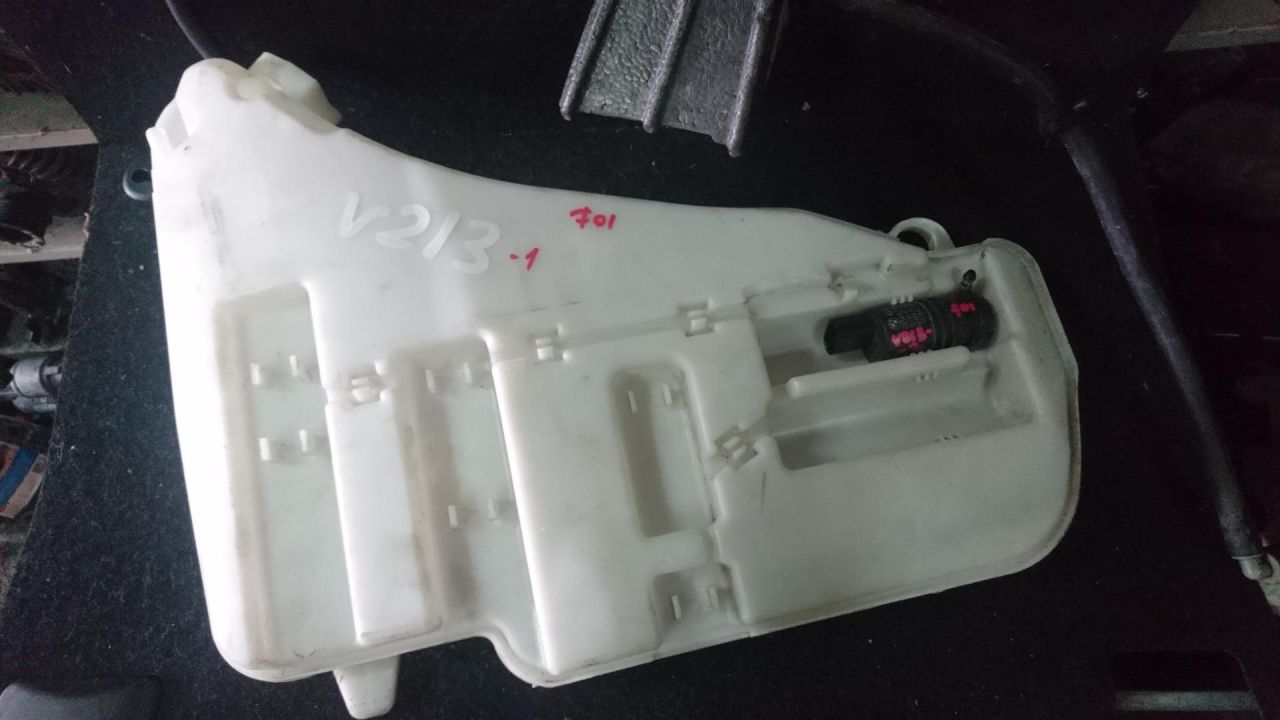 бачок омывателя BMW 7 серия F01/F02 2010, 4.4 л., N63 B44 A, бензин, АКПП, седан, 7269667 - фото №1