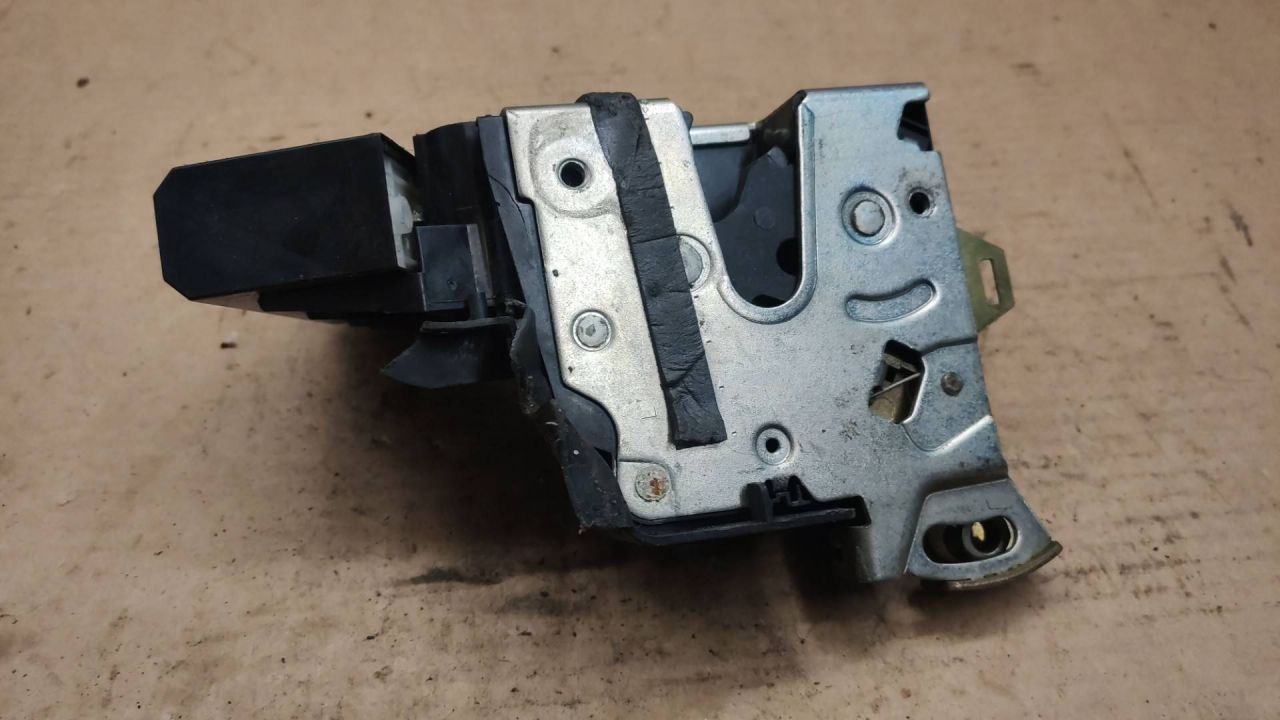 замок двери передней левой BMW 5 серия E39 2000 - фото №1