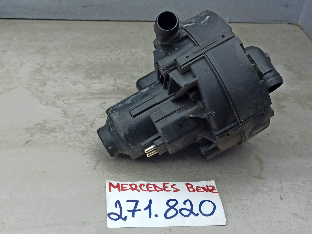 насос продувки катализатора Mercedes-Benz 2013, 2.0 л., бензин, A0001406785 - фото №1