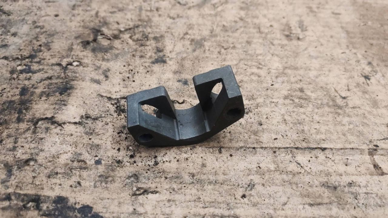 крепление форсунки BMW X5 E70 2007, 3.0 л., дизель, АКПП - фото №1