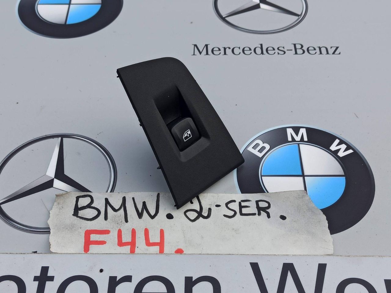 кнопка стеклоподъемника двери задней BMW 2 серия F44 2020, 2.0 л., бензин, хетчбэк 5 дв., полный привод, 7950756 - фото №1