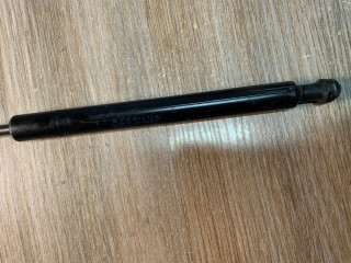 амортизатор капота Land Rover Range Rover 3 поколение [2-й рестайлинг] 2012, 4.4 л., 448DT, дизель, АКПП, внедорожник 5 дв., XH42406A10AA