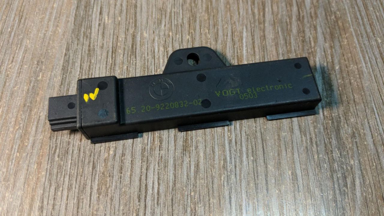 Антенна системы комфортного доступа BMW 7 серия F01/F02 2010, 4.4 л., N63 B44 A, бензин, АКПП, седан, 9220832 - фото №1