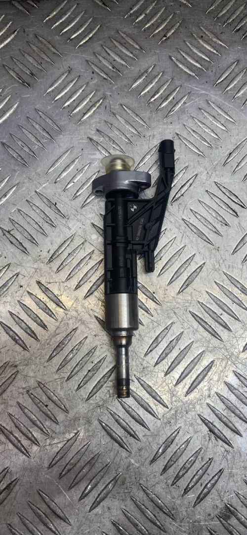 форсунка BMW 5 серия G30/G31 2018, 2.0 л., B48 B20 A, бензин, задний привод, правый руль, 7639990, 13537639990 - фото №1