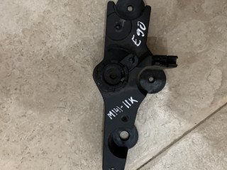 механизм открытия капота (кронштейн в салоне) BMW 3 серия E90/E91/E92/E93 2007, 3.0 л., N53 B30 A, бензин, МКПП, мокрый асфальт, седан, 7071708