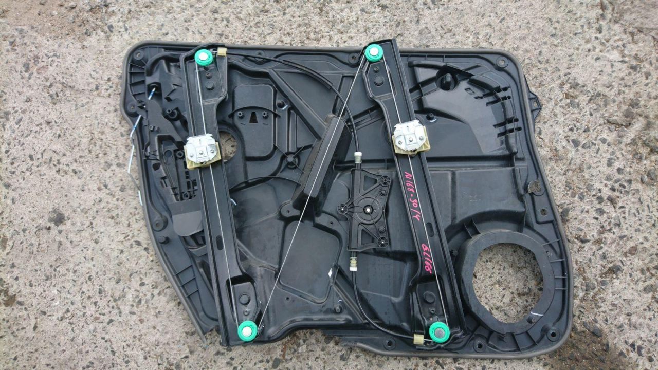 стеклоподъемник передний правый Mercedes-Benz GL-Класс X166 2013, 3.0 л., OM 642.826, дизель, АКПП, коричневый, внедорожник 5 дв., A1669060301 - фото №1