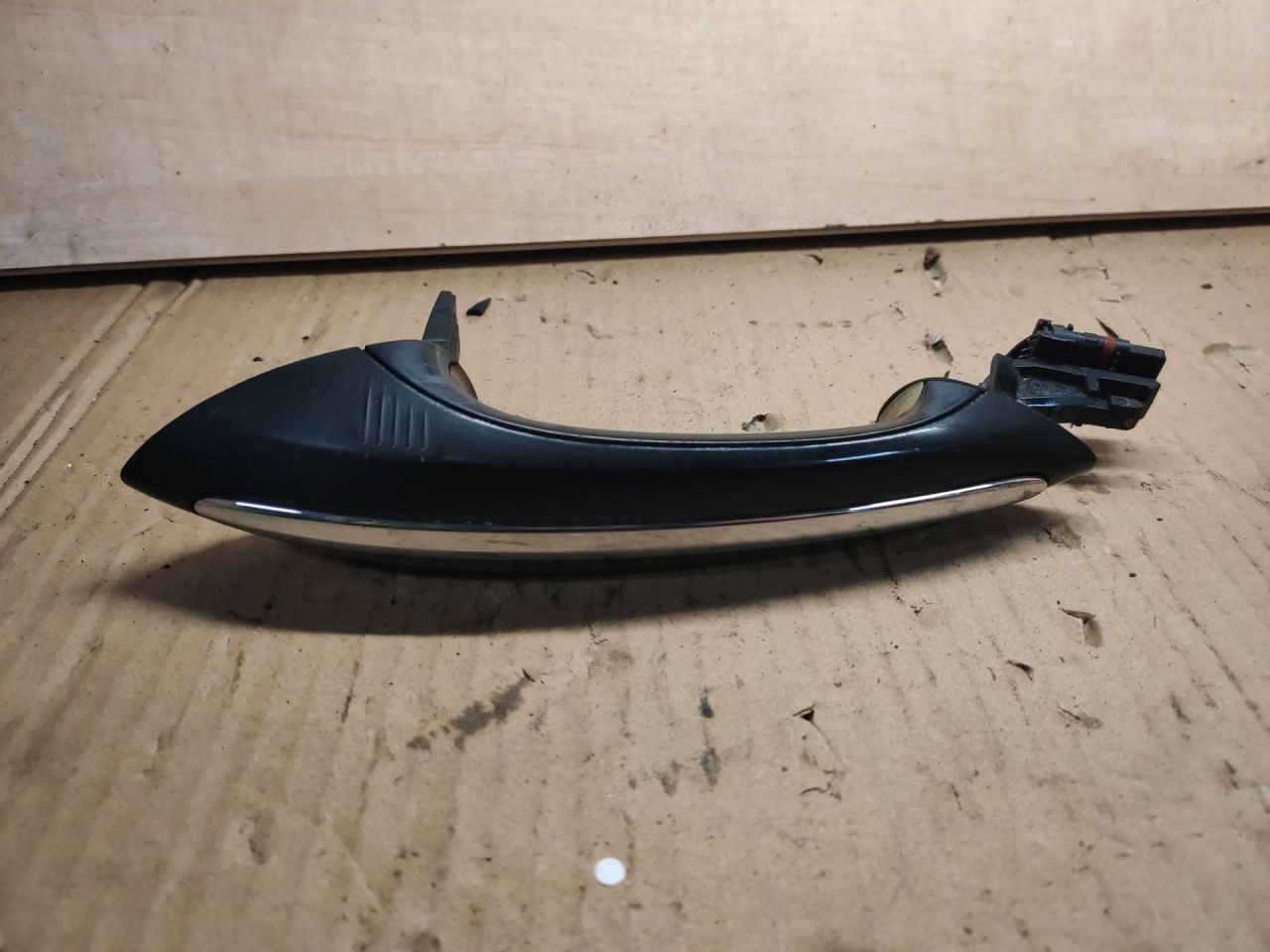 ручка наружная задняя правая BMW 7 серия F01/F02 2009, 4.4 л., N63 B44 A, бензин, 7237216 - фото №1