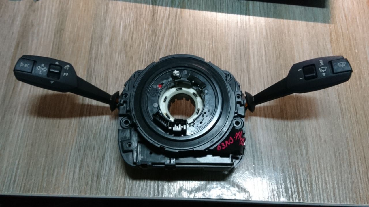 переключатель подрулевой (стрекоза) BMW 2008, 2.0 л., N43 B20 A, бензин, АКПП, синий, хетчбэк 5 дв., 9123035 - фото №1