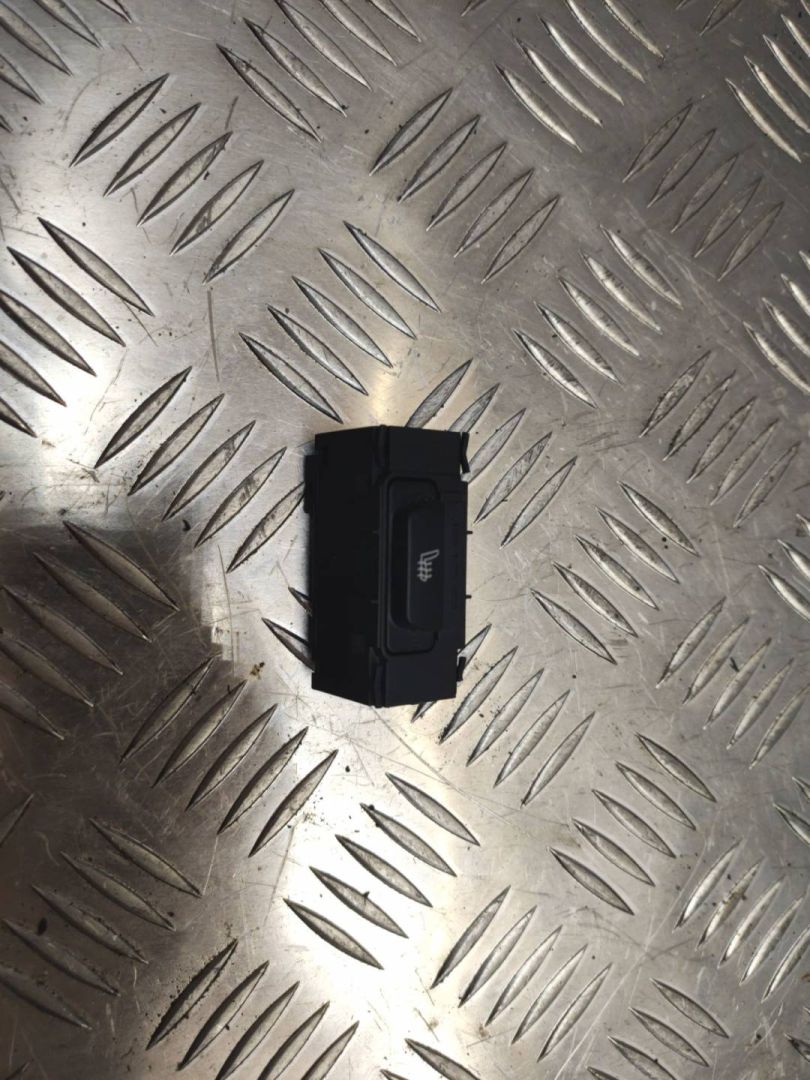 кнопка обогрева сидений BMW 2010, 3.5 л., бензин, 9163293 - фото №1