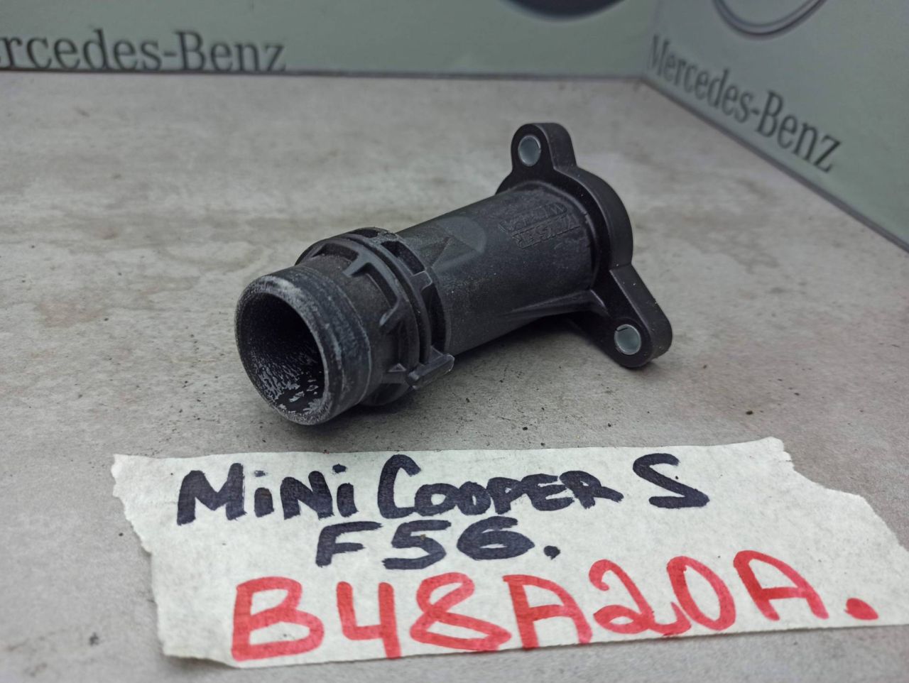 фланец (тройник) системы охлаждения Mini Cooper S 3 поколение 2015, 2.0 л., B48 A20 A, бензин, 8511205 - фото №1