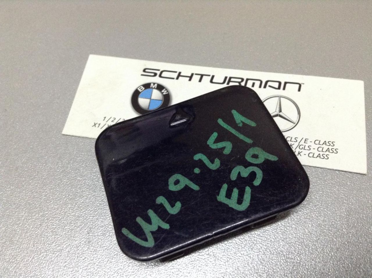 заглушка заднего бампера под крюк BMW 5 серия E39 1998, 2.5 л., бензин, АКПП, седан, 8159375 - фото №1