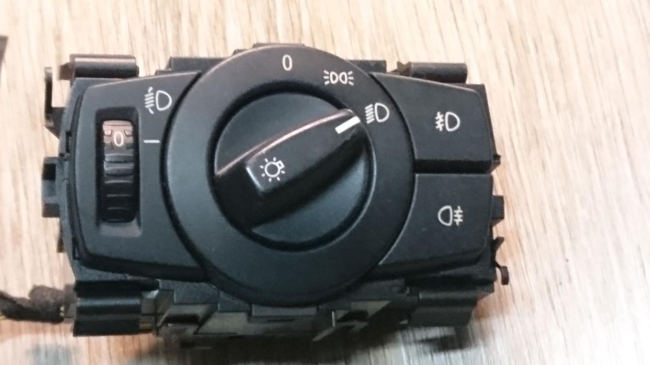 переключатель света BMW 2008, 2.0 л., N47 D20 A, дизель, АКПП, хетчбэк 5 дв., 6932794 - фото №1