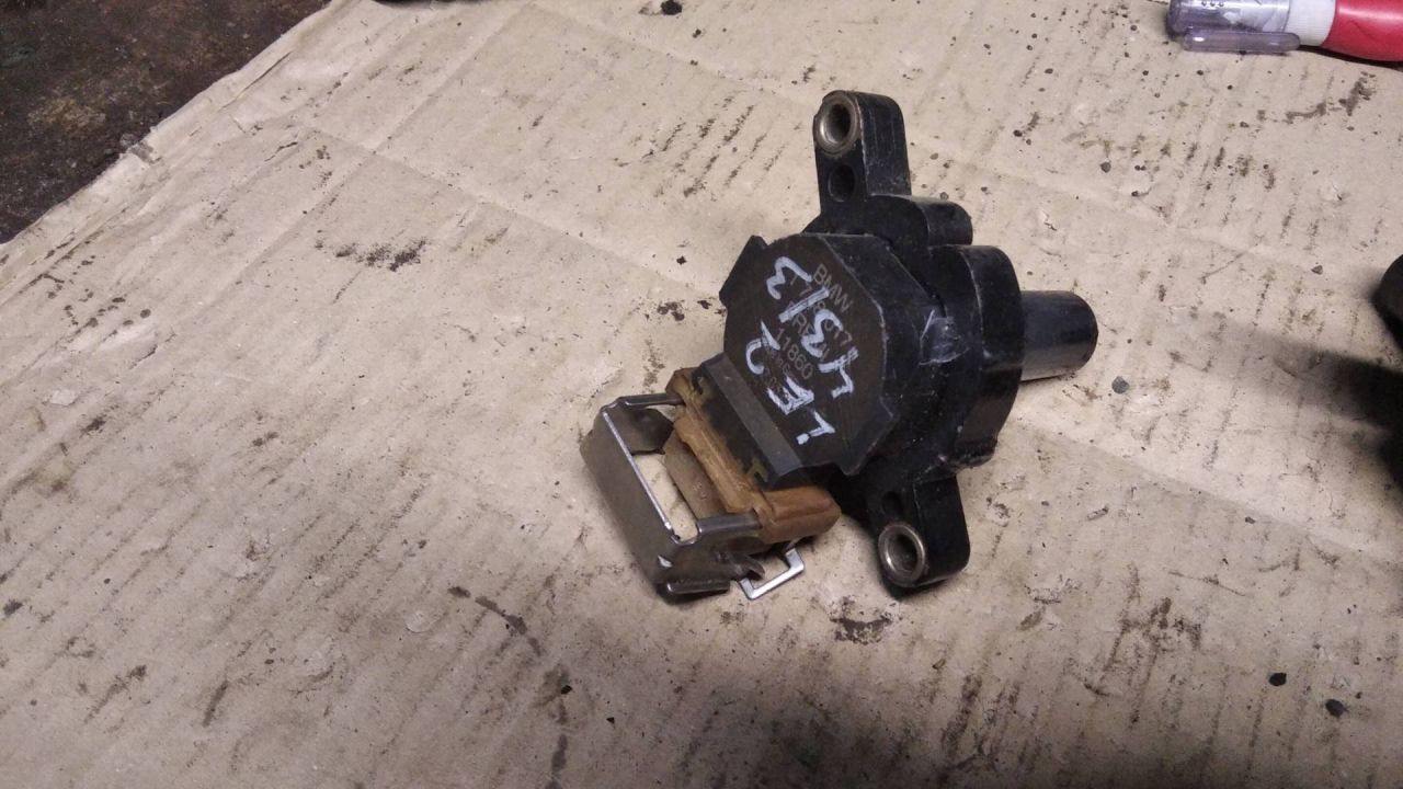 катушка зажигания BMW 5 серия E39 1998, 2.5 л., бензин, АКПП, седан, 1748017 - фото №1