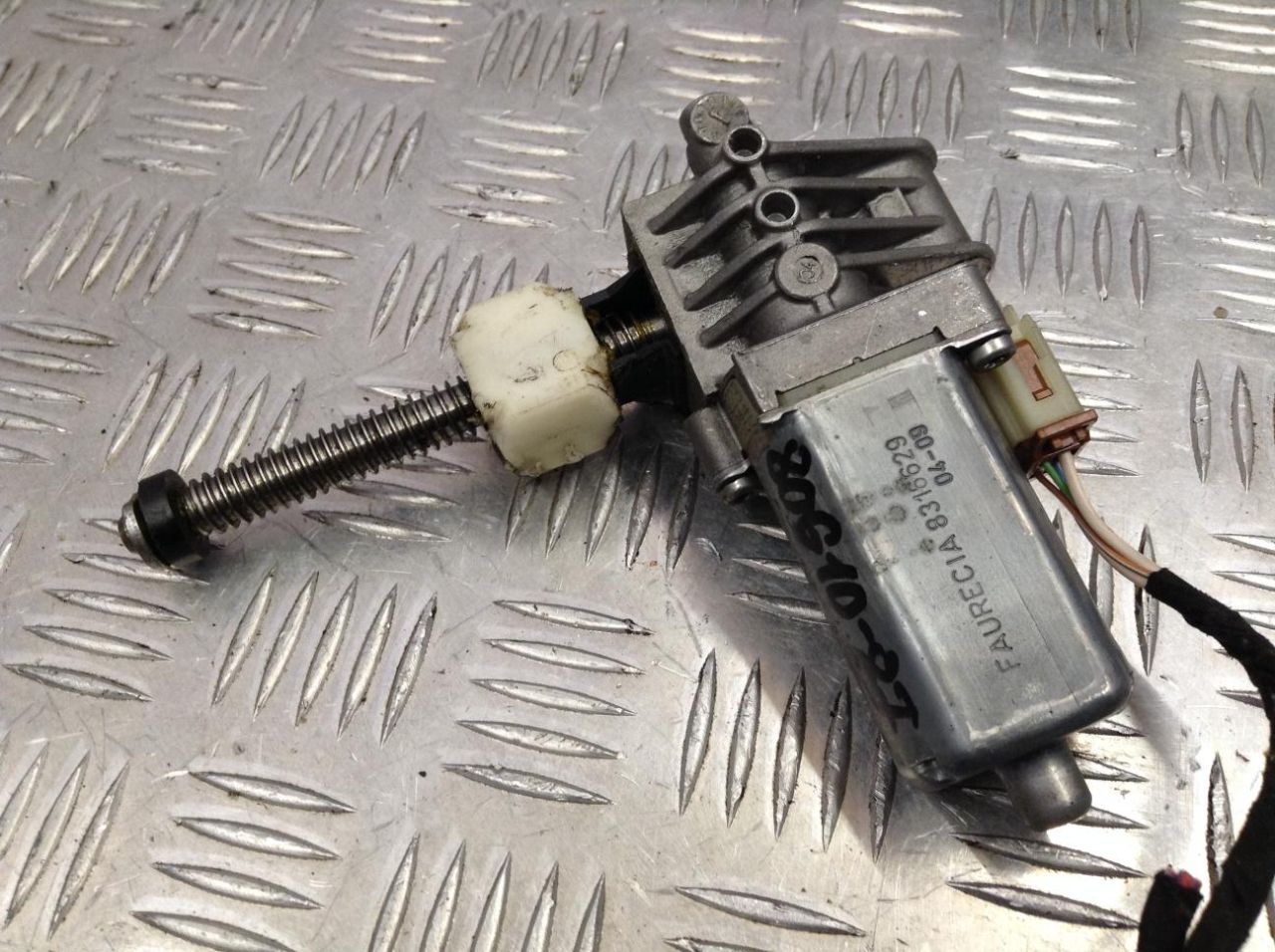 моторчик регулировки сиденья BMW 5 серия E60/E61 2005, 3.0 л., дизель, АКПП, седан, 8316629 - фото №1