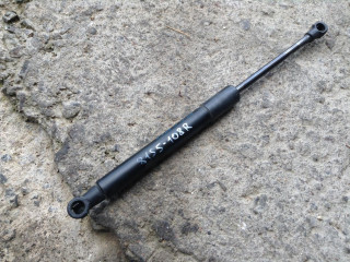 амортизатор капота BMW 5 серия E60/E61 2006, 2.5 л., N52 B25 A, бензин, АКПП, универсал