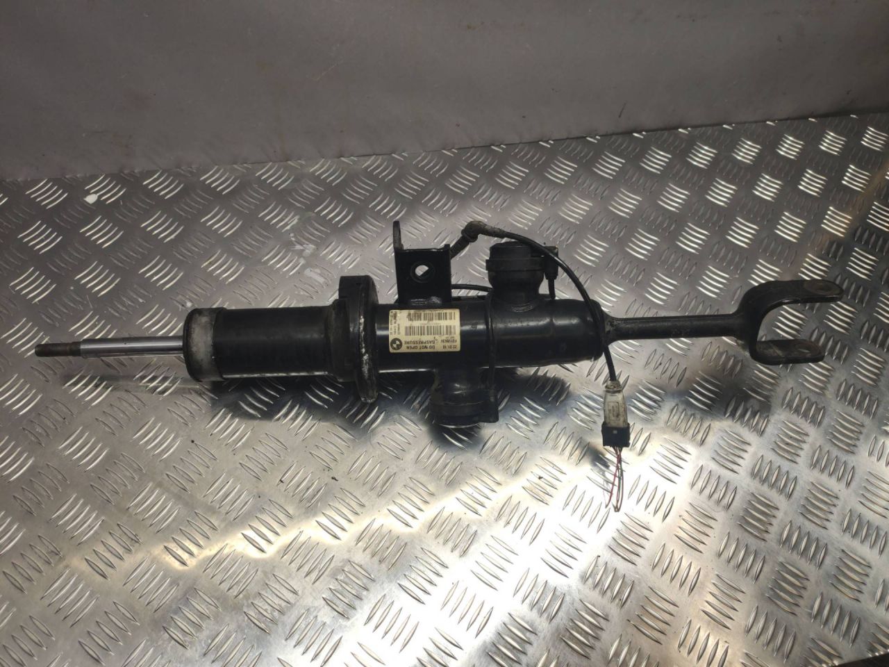 амортизатор передний левый BMW 7 серия F01/F02 2010, 6794135 - фото №1