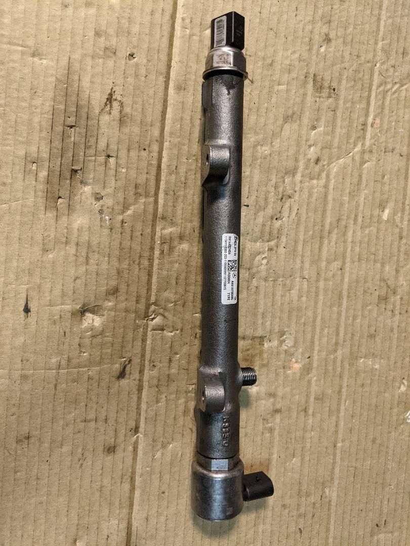 топливная рампа Mercedes-Benz Sprinter 2 поколение (W906) 2011, 2.1 л., OM 651.955, дизель, АКПП, седан, A6510700495, 6510700495, R9144Z240A - фото №1