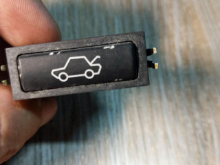 кнопка открытия багажника BMW 7 серия E38 [рестайлинг] 2000, 3.0 л., бензин, АКПП, кабриолет, 61318365579, 8365579