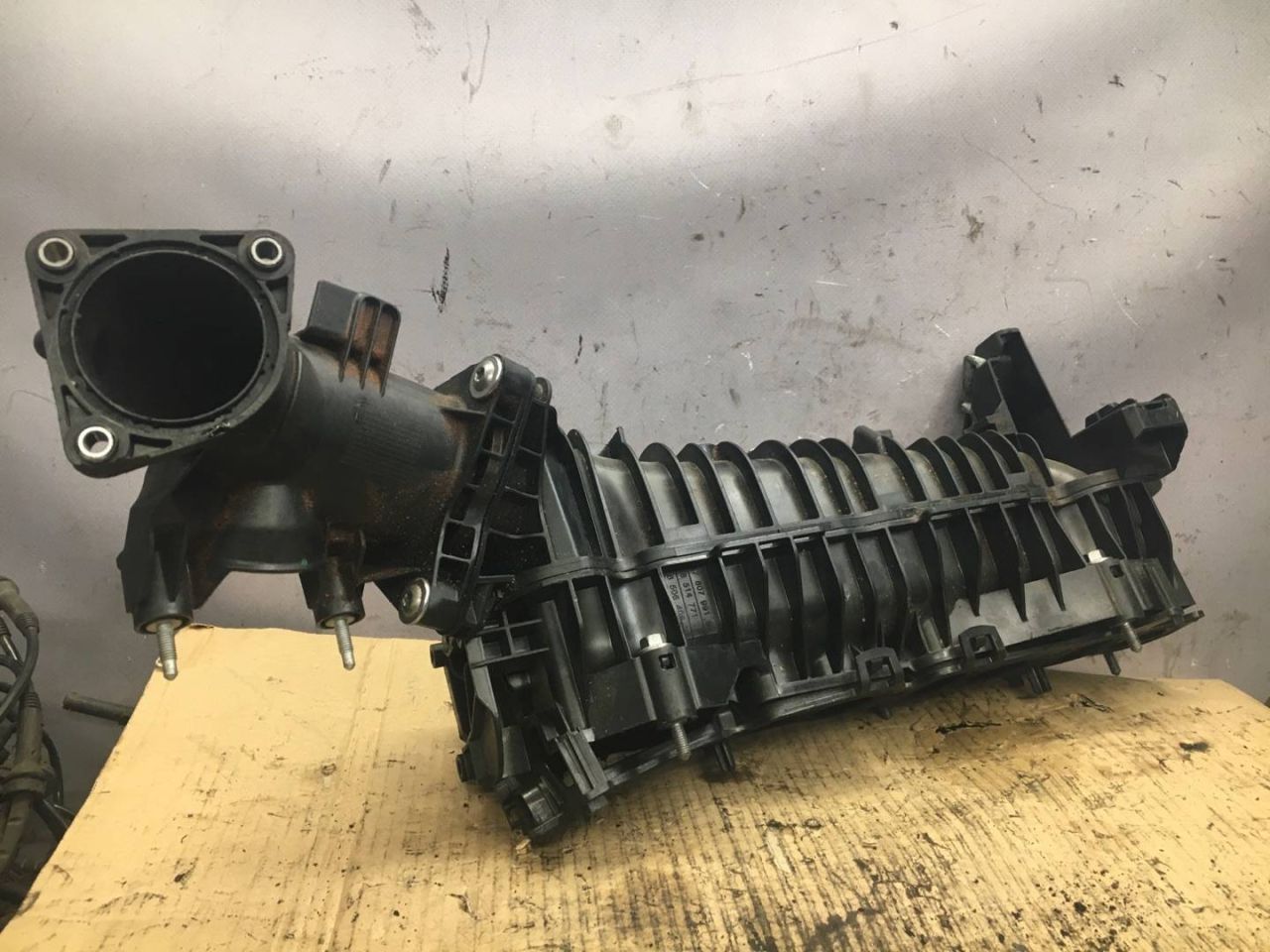 коллектор впускной BMW 2012, 2.0 л., N47 D20 C, дизель, седан, 7807991, 7810765, 8506406, 8514771 - фото №1