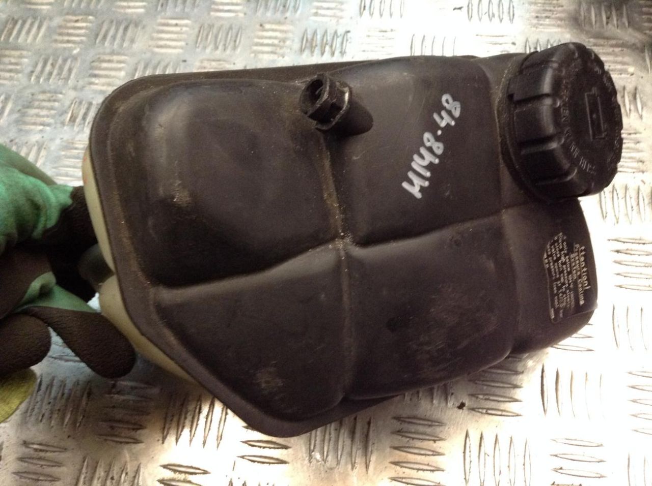 бачок расширительный Mercedes-Benz CLS-Класс C219 2005, 3.0 л., OM 642.920, дизель, АКПП, черный, купе, A2115000049 - фото №1