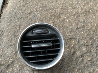 дефлектор обдува салона Mercedes-Benz 2011, A2048306254