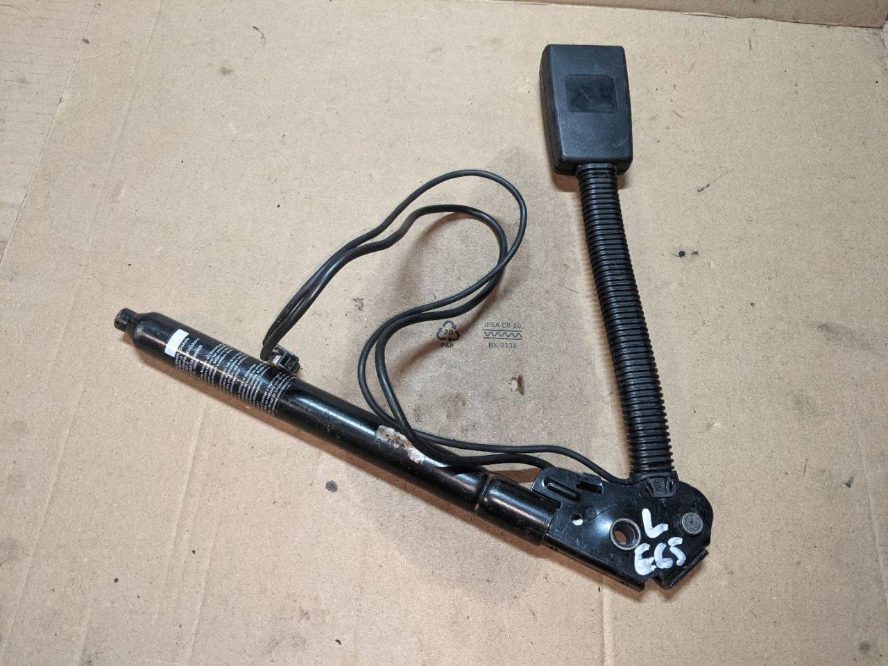 пиропатрон BMW 7 серия E65/E66/E67 2003 - фото №1