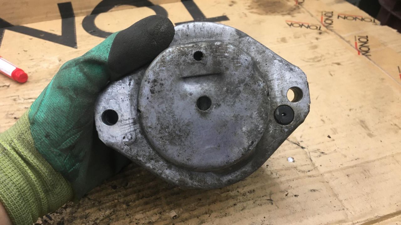 подушка крепления двигателя BMW 5 серия E60/E61 2006, 3.0 л., бензин, АКПП, седан, 6761090 - фото №1