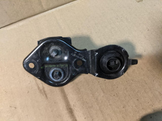 петля замка капота Mercedes-Benz CLS-Класс C219 2007, 3.0 л., OM 642.920, дизель, АКПП, купе, 2118800360, A2118800360