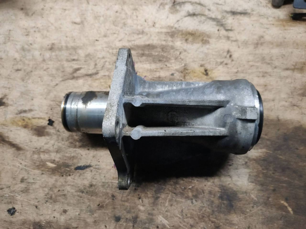 кронштейн полуоси BMW X5 E70 2007, 4.8 л., N62 B48 A, бензин, 7552538 - фото №1