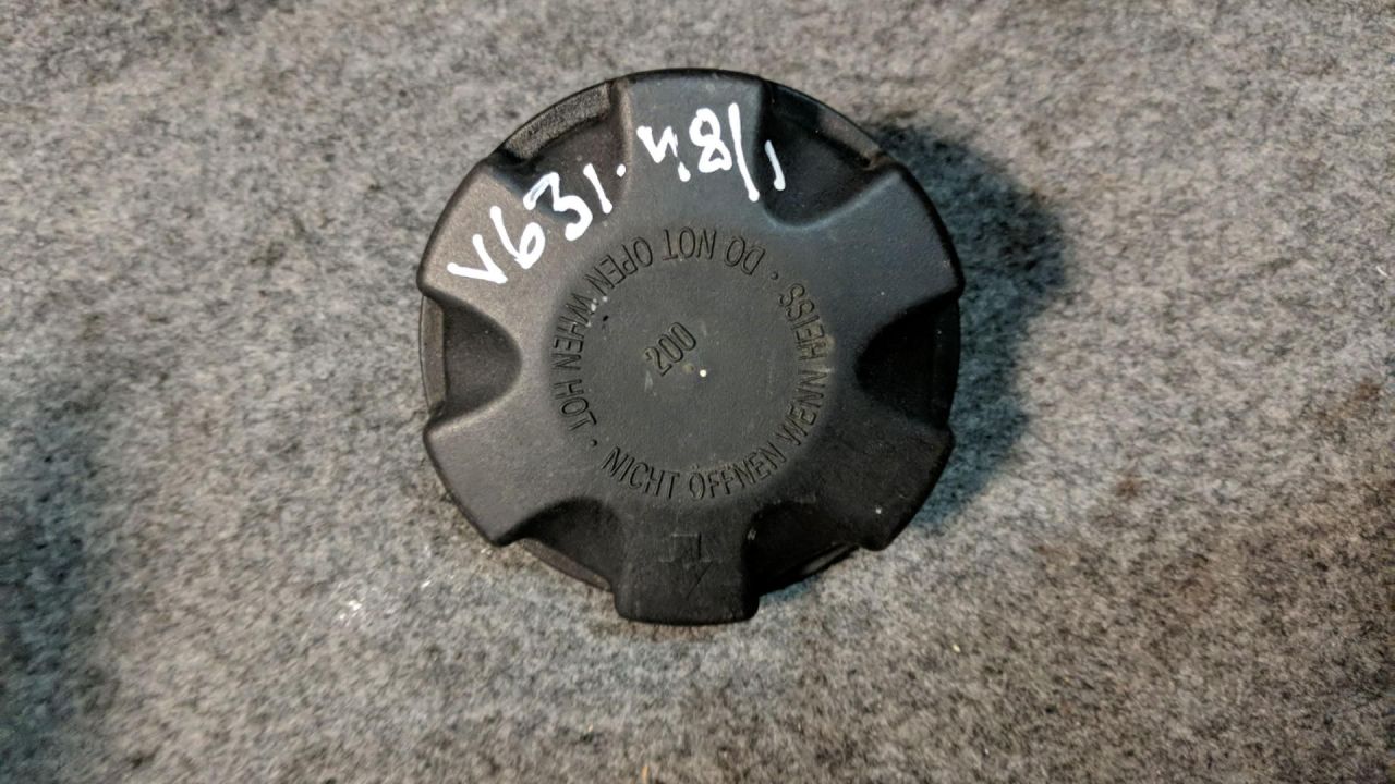 пробка расширительного бачка BMW X5 E70 2009, 4.8 л., N62 B48 A, бензин, АКПП, внедорожник 5 дв. - фото №1