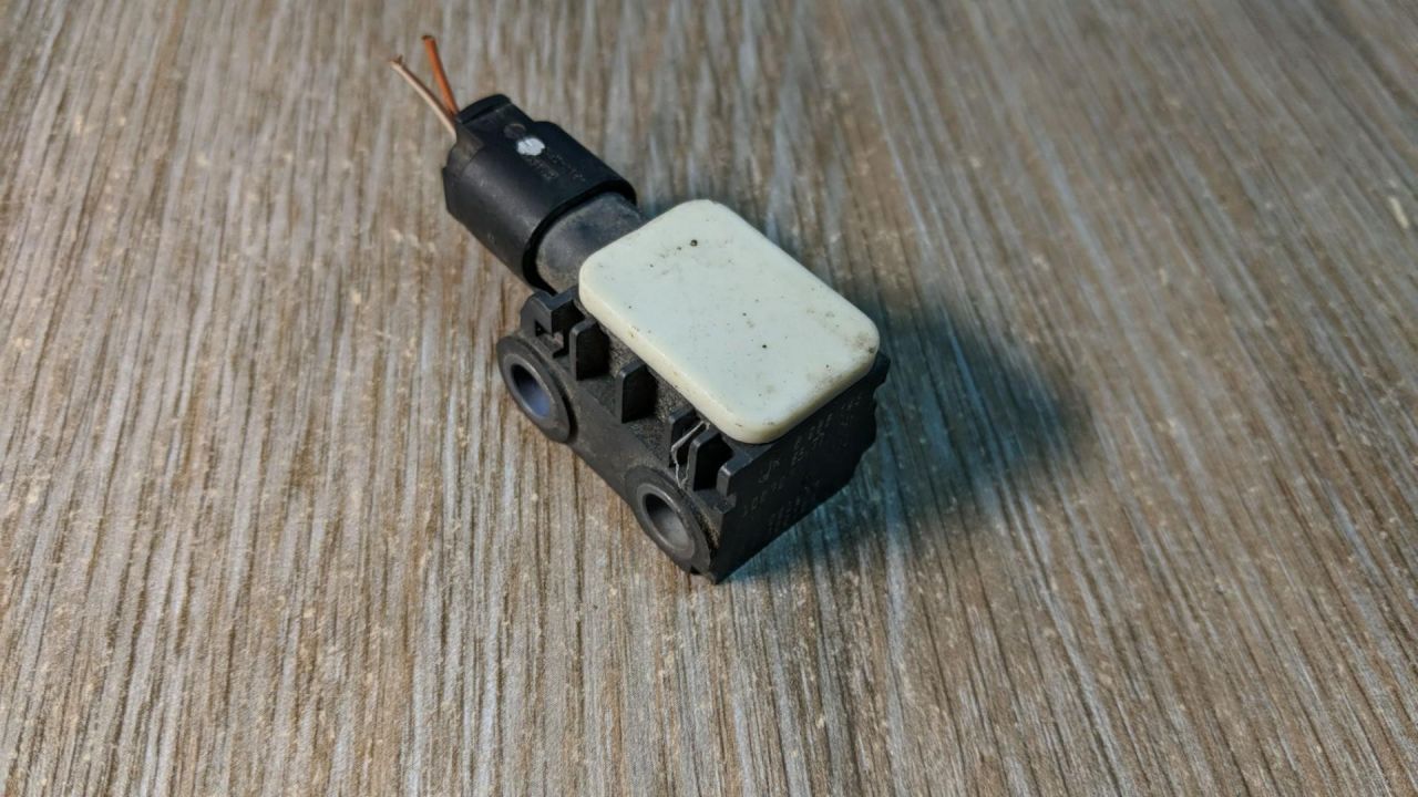 датчик удара BMW X5 E70 2008, 4.8 л., N62 B48 B, бензин, АКПП, внедорожник 5 дв., 65776988143, 6988143 - фото №1