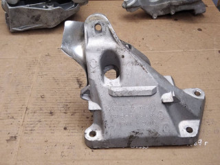 кронштейн двигателя BMW 3 серия E90/E91/E92/E93 2006, 3.0 л., дизель, 6765004