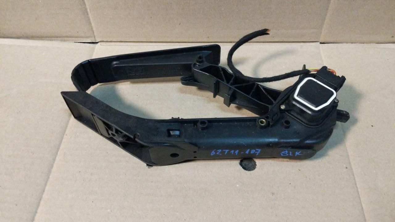 педаль Mercedes-Benz SLK-Класс R171 2006, 3.5 л., M 272.963, бензин, АКПП, серебристый, кабриолет, 1703000404, A1703000404 - фото №1