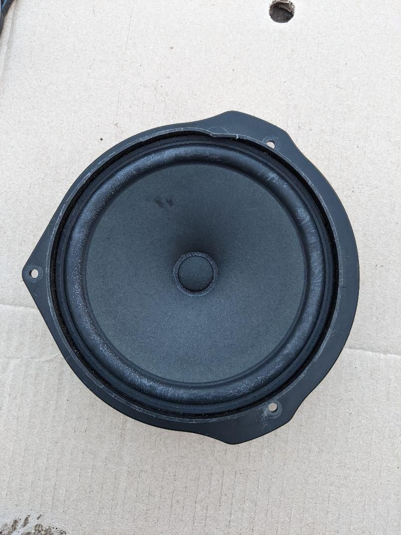 динамик двери Mercedes-Benz M-Класс W166 2012, 2.1 л., OM 651.960, дизель, АКПП, мокрый асфальт, внедорожник 5 дв., A2049062401, 2049062401 - фото №1