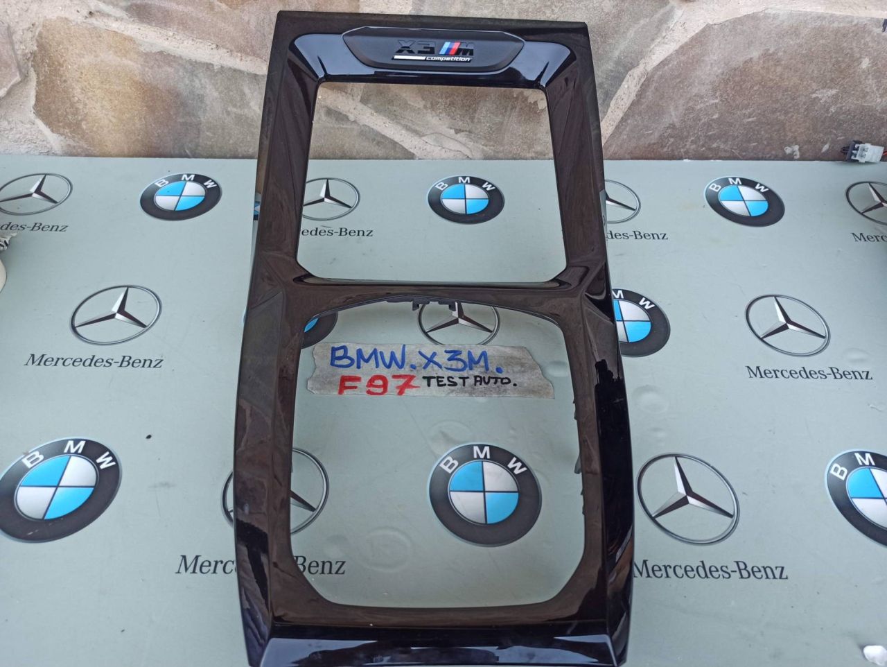 рамка обрамление кулисы BMW 2024, 3.0 л., бензин, 16987154405 - фото №1