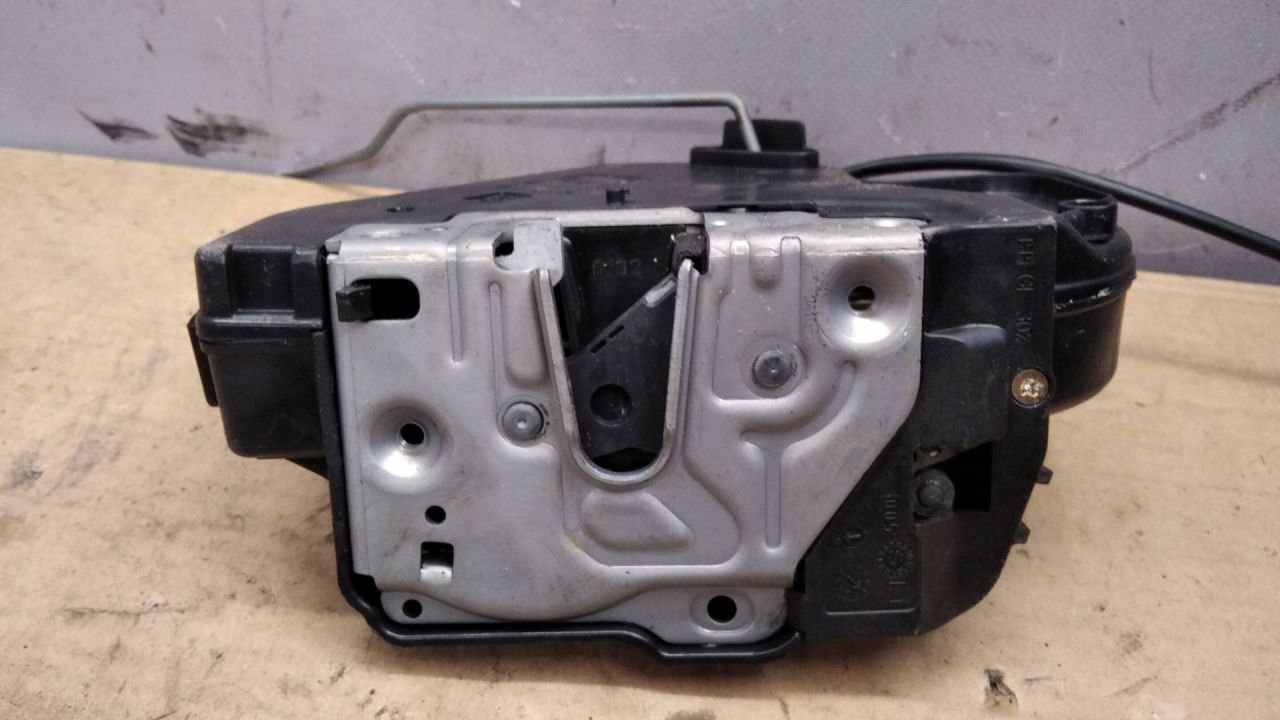 замок двери задней левой Mercedes-Benz CLS-Класс C219 2008 - фото №1