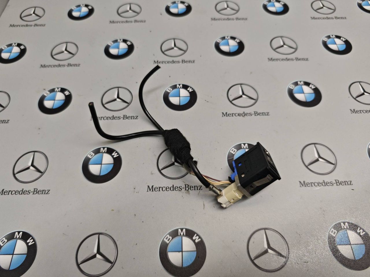 разъем AUX / USB BMW X3 F25 2011, 3.0 л., N52 B30, бензин, 9138402 - фото №1