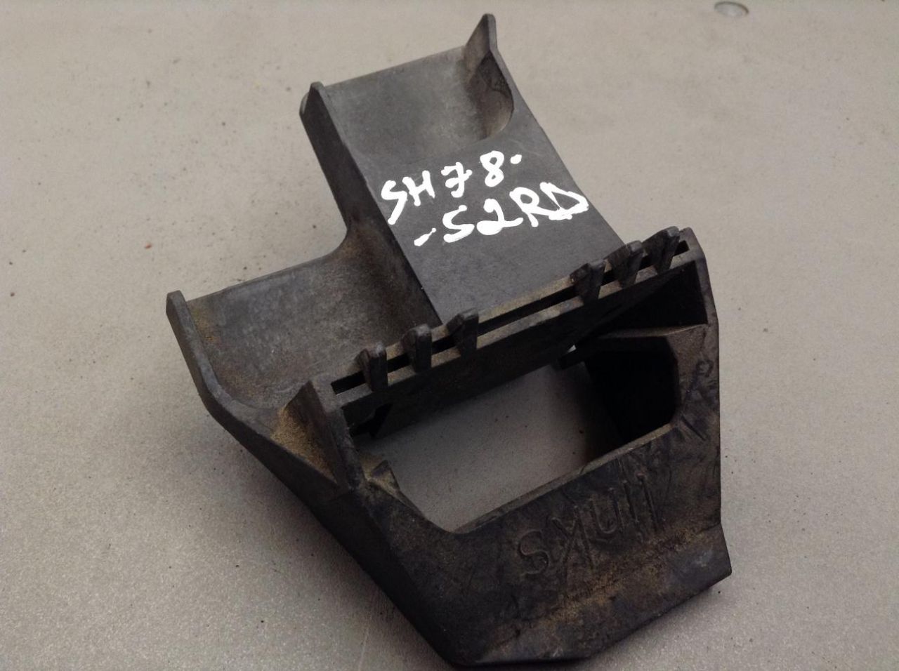 кронштейн радиатора BMW 5 серия E39 1997, 2.0 л., АКПП, седан, 1703686 - фото №1