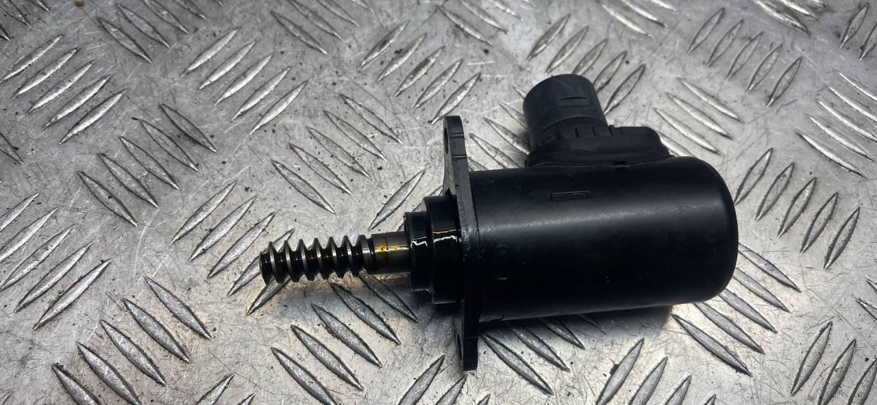 моторчик VVT (эксцентрикового вала) BMW 5 серия G30/G31 2018, 2.0 л., B48 B20 A, бензин, задний привод, правый руль, 8652738 - фото №1