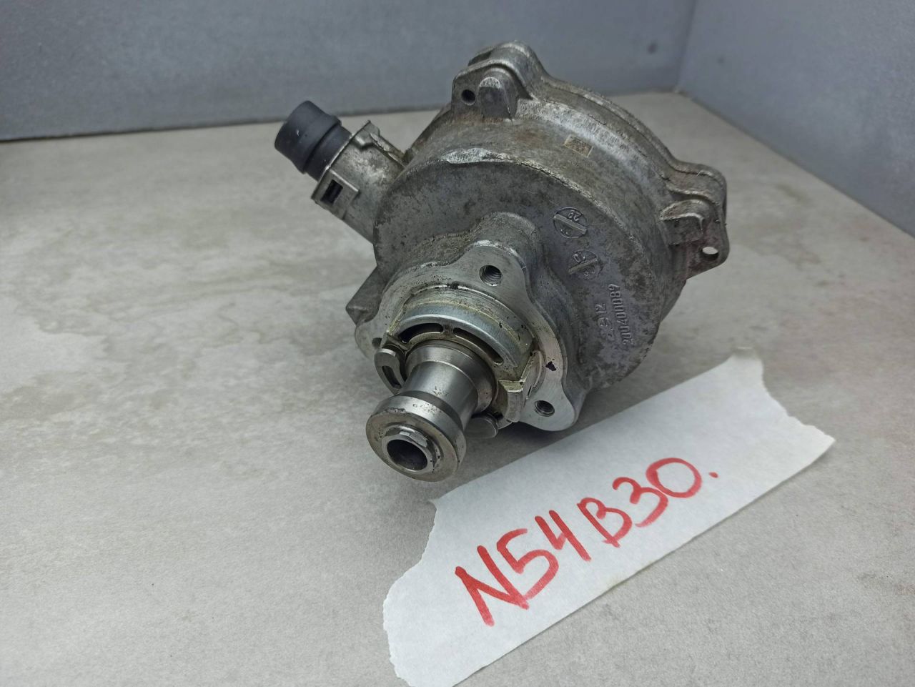 насос вакуумный BMW 2011, 3.0 л., N52 B30 AF, бензин, 7519458 - фото №1