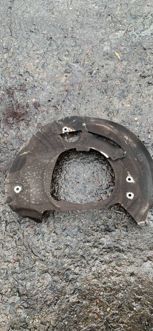 защитный кожух тормозного механизма BMW X5 F15 2016, 4.0 л., дизель - фото №1