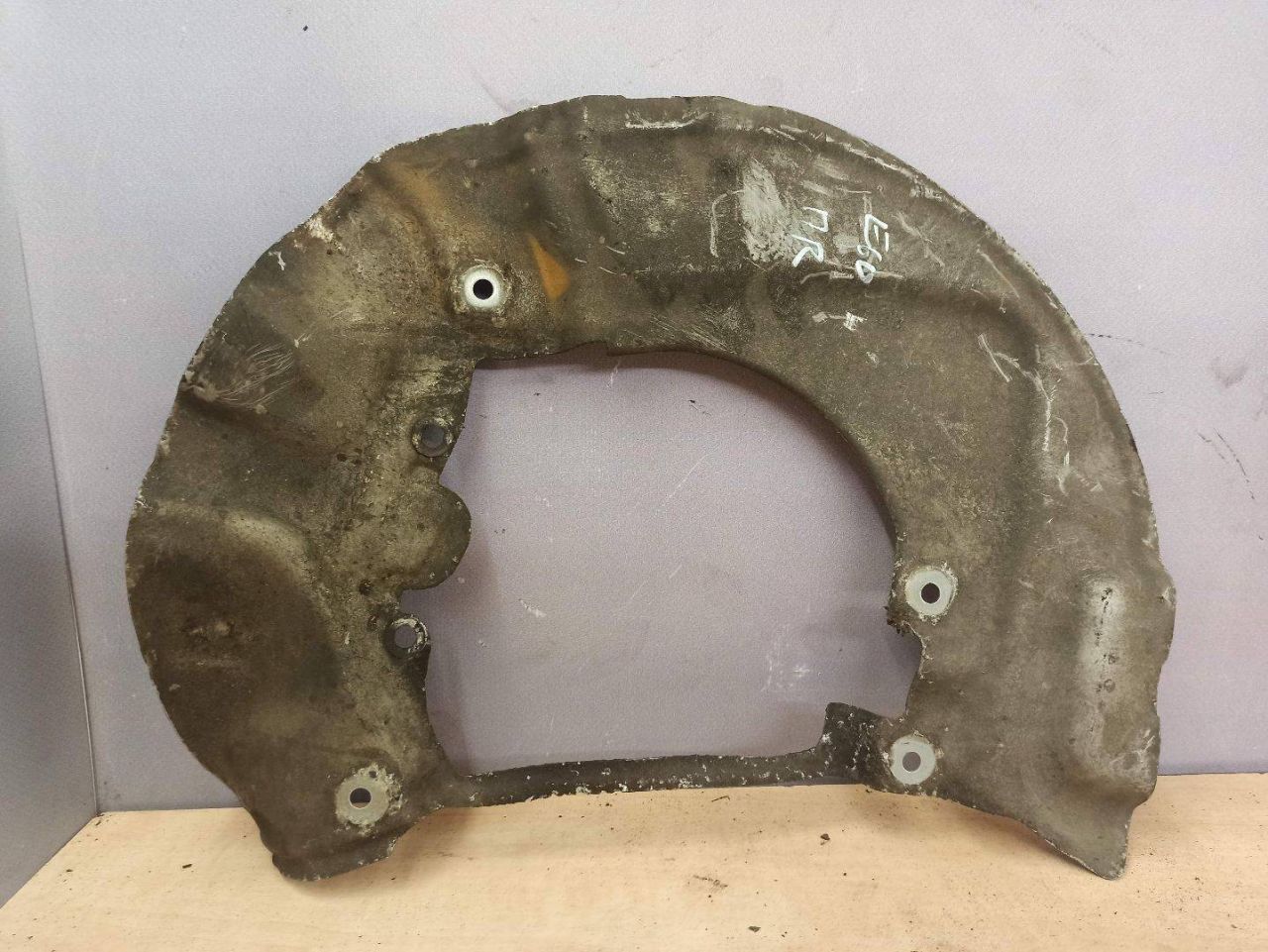 защитный кожух тормозного механизма BMW 5 серия E60/E61 2006 - фото №1