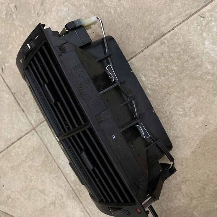 дефлектор обдува салона BMW X5 E53 2002, 4.6 л., бензин, АКПП, внедорожник 5 дв., 8409081, 8370910, 8370911 - фото №1