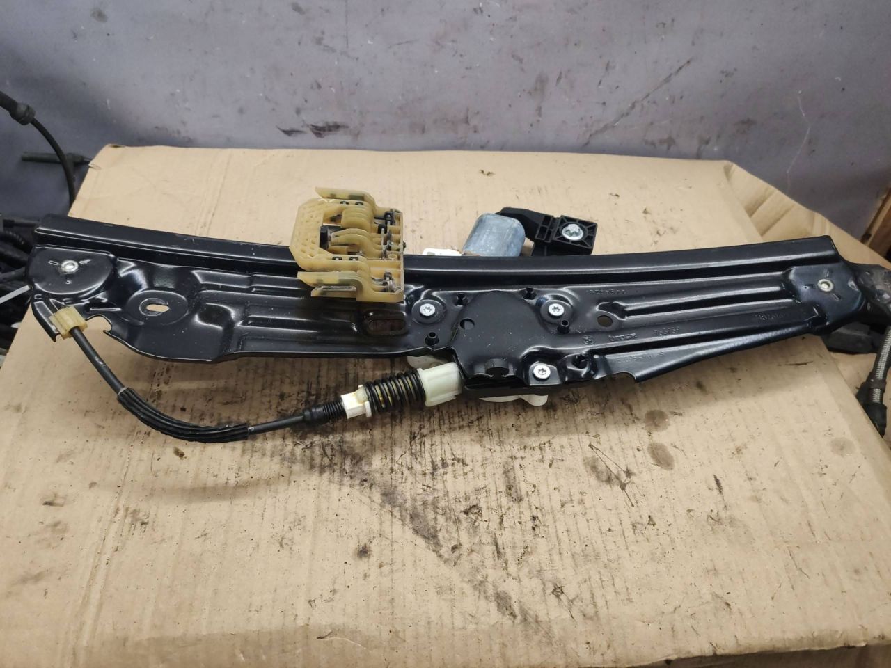 стеклоподъемник задний правый BMW 7 серия F01/F02 2011, 4.4 л., N63 B44 A, бензин, АКПП, черный, 7182616 - фото №1