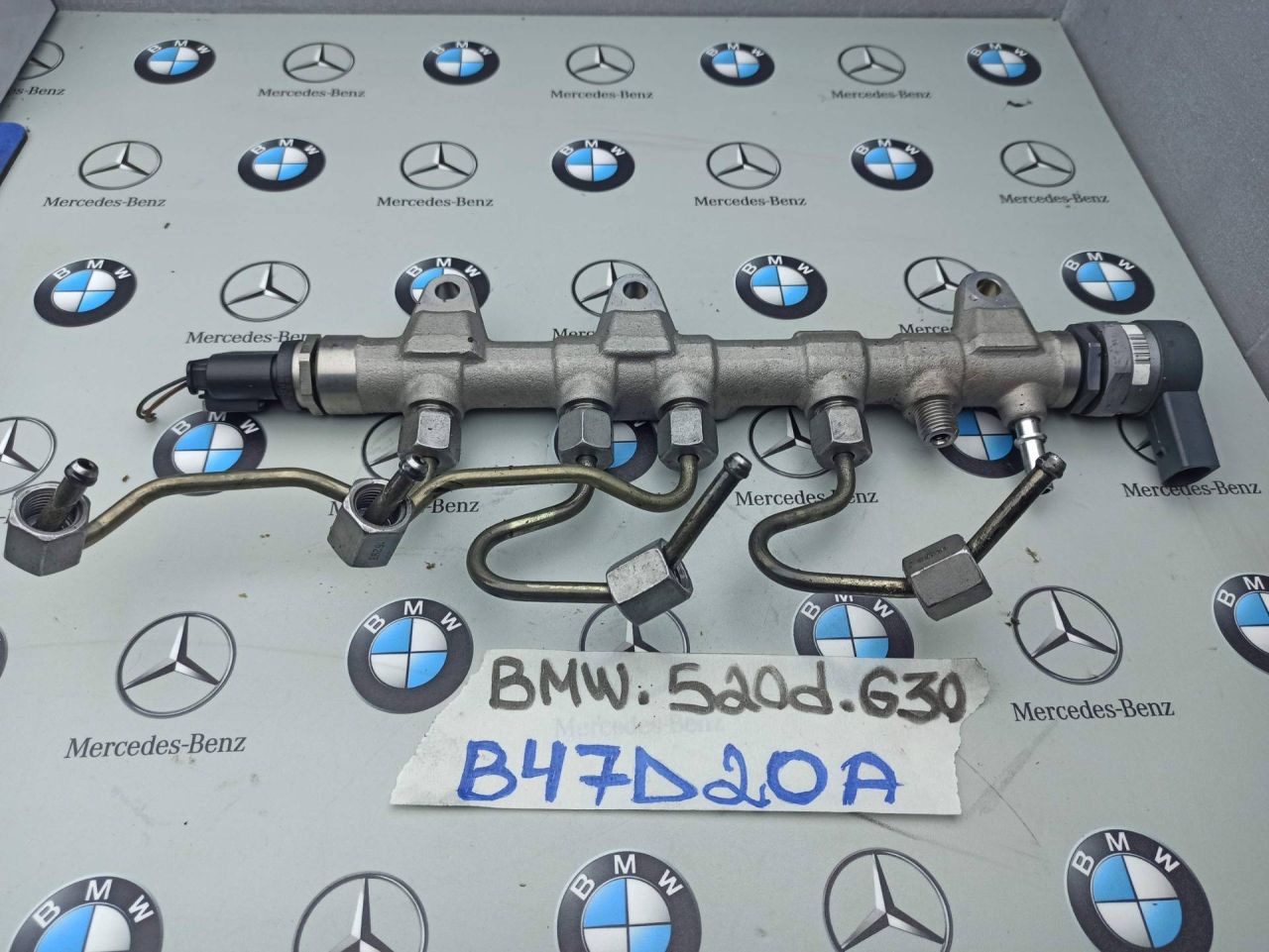 топливная рампа BMW 5 серия G30/G31 2017, 2.0 л., B47 D20 A, дизель, 8514154 - фото №1